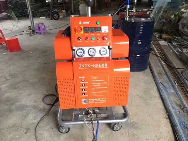 高壓式聚脲噴涂設(shè)備罐體行業(yè)室內(nèi)外防腐應(yīng)用(圖1) 高壓式聚脲噴涂設(shè)備罐體行業(yè)室內(nèi)外防腐應(yīng)用(圖1)